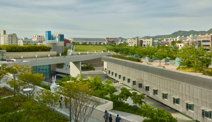 新构筑结伴旧汗青，生文化中心创新心灵